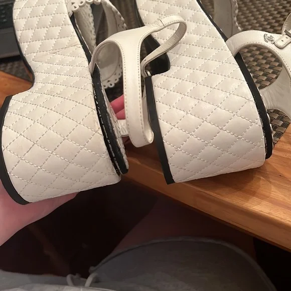 100% Authentic Chanel Quilted Platform Sandals - Picture 11 of 11